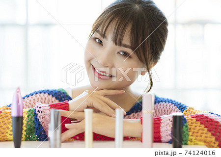 Female makeup beauty 74124016
