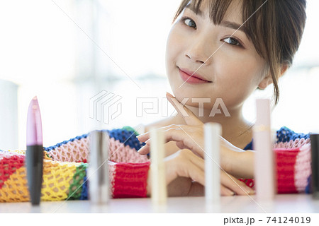Female makeup beauty 74124019