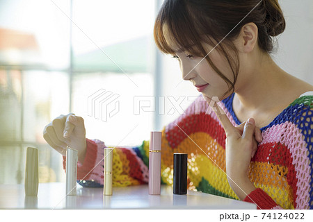 Female makeup beauty 74124022