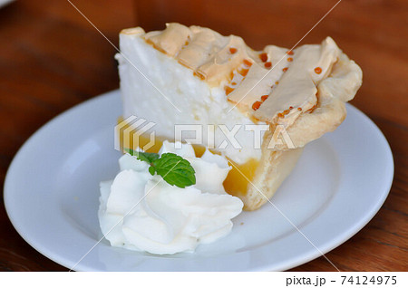 lemon cake or lemon meringue cake, lemon meringue tart lemon cake or lemon meringue cake, lemon meringue tart 74124975