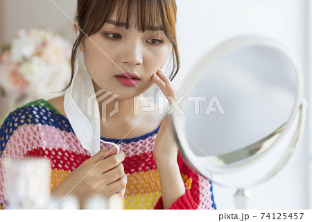 Young woman worrying about rough skin due to mask toothache 74125457