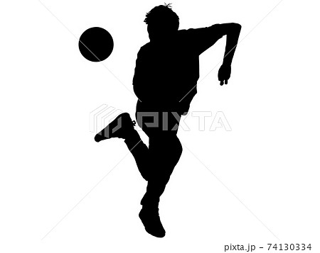 ボールをヒールでトラップするサッカー選手のシルエットのイラスト素材