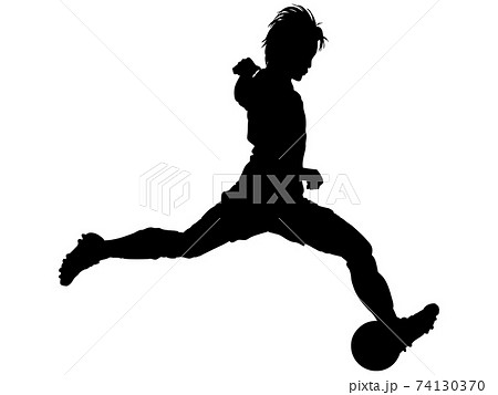 シュートするサッカー選手のシルエット 5のイラスト素材