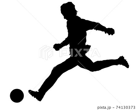シュートするサッカー選手のシルエット 2のイラスト素材