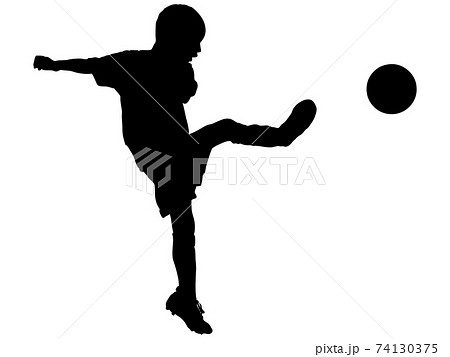 シュートするサッカー少年のシルエットのイラスト素材