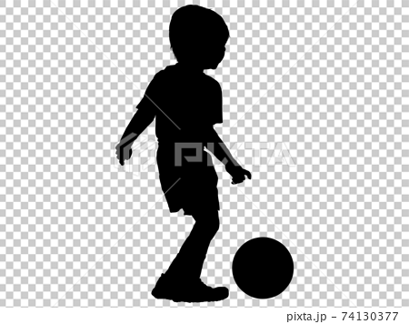 サッカーをする子供のシルエットのイラスト素材