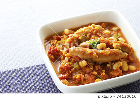 白インゲン豆とソーセージのトマト煮17 白インゲン豆とソーセージのトマト煮17 74130616