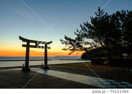 夜明けの海（川原大池公園・池の御前神社より天草を望む） 74131364