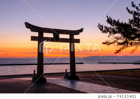 夜明けの海（川原大池公園・池の御前神社より天草を望む） 74131401