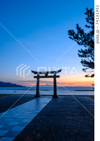夜明けの海（川原大池公園・池の御前神社より島原を望む） 74131451