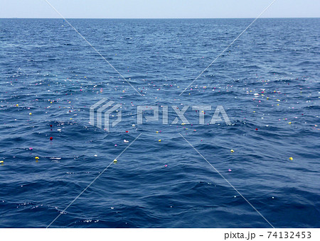 海洋散骨の風景、日本の新しい葬送の様式 74132453