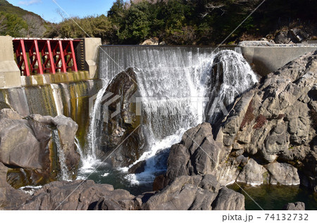 長篠堰堤　新城のナイアガラの滝 74132732