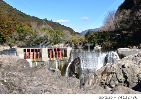 長篠堰堤　新城のナイアガラの滝 74132736