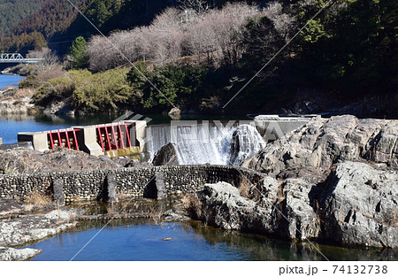 長篠堰堤　新城のナイアガラの滝 74132738