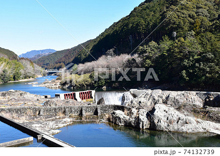 長篠堰堤 新城のナイアガラの滝 長篠堰堤 新城のナイアガラの滝 74132739