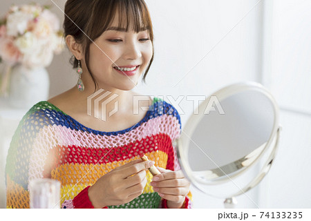 Female makeup beauty 74133235