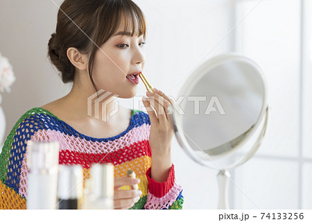 Female makeup beauty Female makeup beauty 74133256
