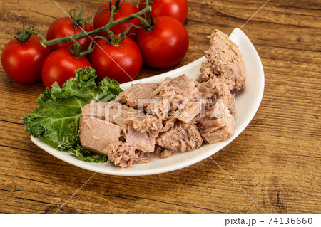 Canned tuna fillet in the bowl Canned tuna fillet in the bowl 74136660