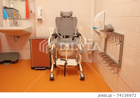 Toilet chair adjusted for children 74136972
