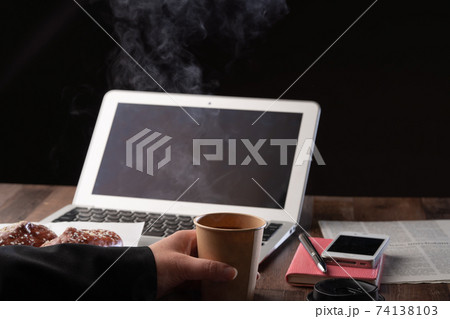 ビジネス ワークスペース コーヒー(湯気) ビジネス ワークスペース コーヒー(湯気) 74138103