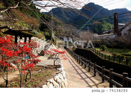 佐賀県伊万里　秘窯の里　大川内山　秋の町並み 74138293