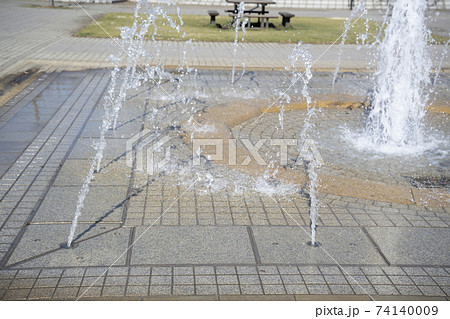 公園の噴水 74140009