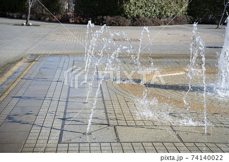 公園の噴水 公園の噴水 74140022