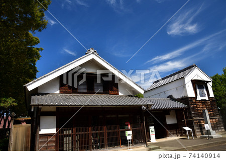 府中郷土の森博物館にかかる秋の雲 74140914