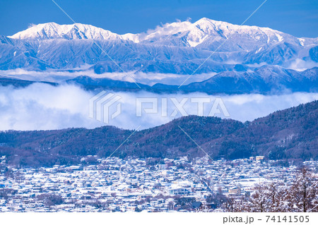 《山梨県》冬の南アルプス・新雪の二十曲峠 《山梨県》冬の南アルプス・新雪の二十曲峠 74141505