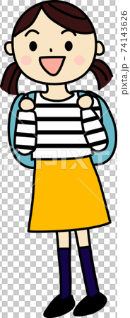 大きなリュックを背負った女の子 74143626