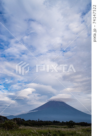かさ雲と富士山 かさ雲と富士山 74147522