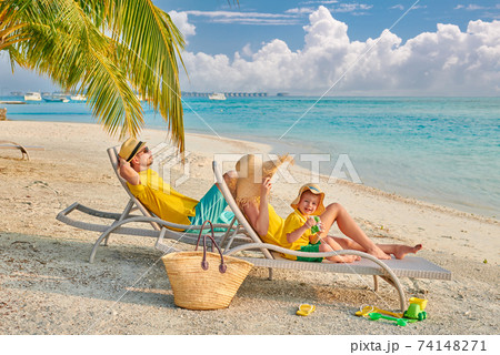 Family with three year old boy on beach 74148271