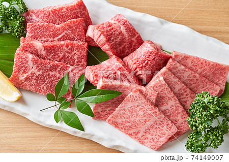 国産和牛カルビ焼肉用　赤身と霜降り 74149007