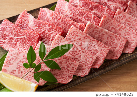国産和牛カルビ焼肉用　赤身と霜降り 74149025