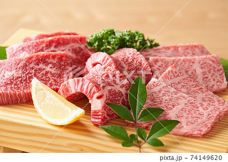 国産和牛カルビ焼肉用 赤身と霜降り 国産和牛カルビ焼肉用 赤身と霜降り 74149620