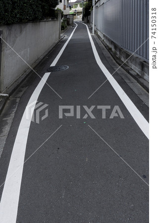 細く長い道 細く長い道 74150318