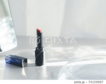 リップメイクの赤い口紅・化粧品・コスメ 74150997