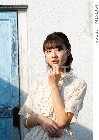 若い女性のポートレート 若い女性のポートレート 74151304