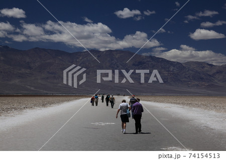 デスバレー　バッドウォーター　アメリカ 74154513