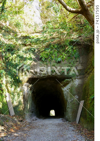 素掘りトンネル（千葉県御宿町） 74157595