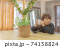 リラックスする　女性 74158824