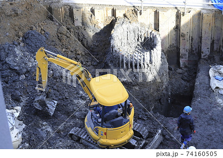 建築現場　基礎工事　　 74160505