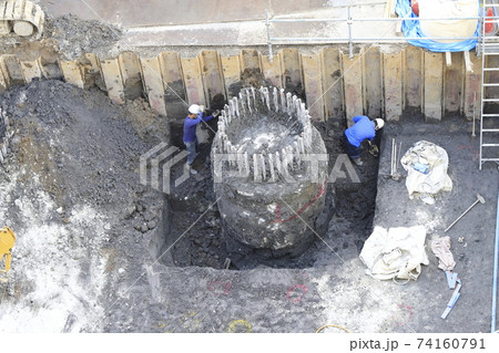 建築現場　基礎工事 　杭頭処理（くいとうしょり）　 74160791