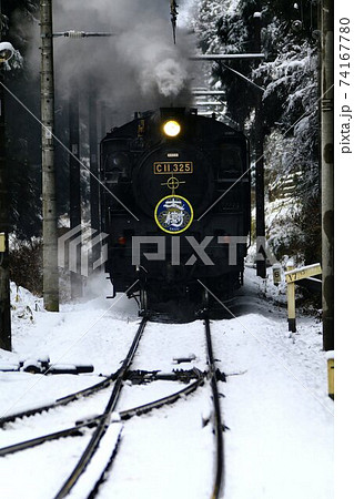 雪路を行く蒸気機関車…SL大樹・C11-325 雪路を行く蒸気機関車…SL大樹・C11-325 74167780