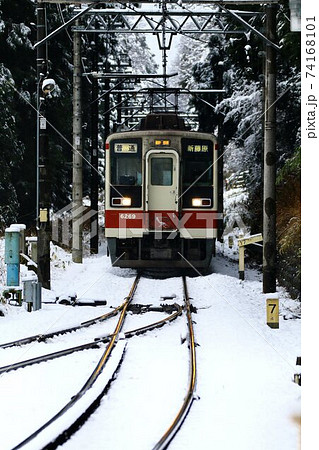雪路の鬼怒川線を走る…6050系 電車 雪路の鬼怒川線を走る…6050系 電車 74168101