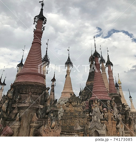 ミャンマーの有名観光スポットのカックー遺跡の風景 74173085