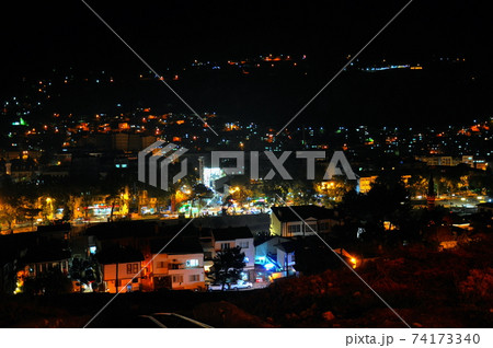 トルコ　アナトリア地方　古都　アマスヤの夜景 74173340