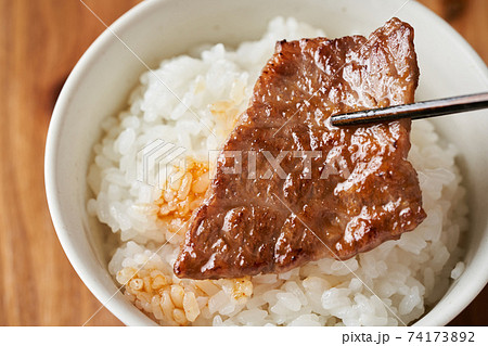 焼肉をご飯と共に食す 焼肉をご飯と共に食す 74173892