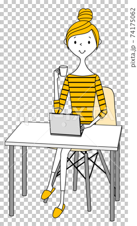 若い女性　ママ　ノートPC 74175062