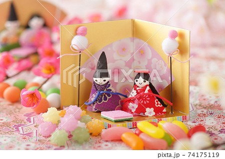 小さな可愛い雛人形 74175119